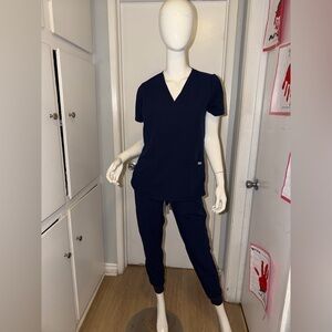 Women’s Figs set size Small. Color navy blue.